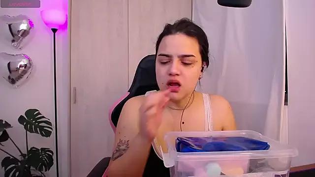MissPuchi from StripChat
