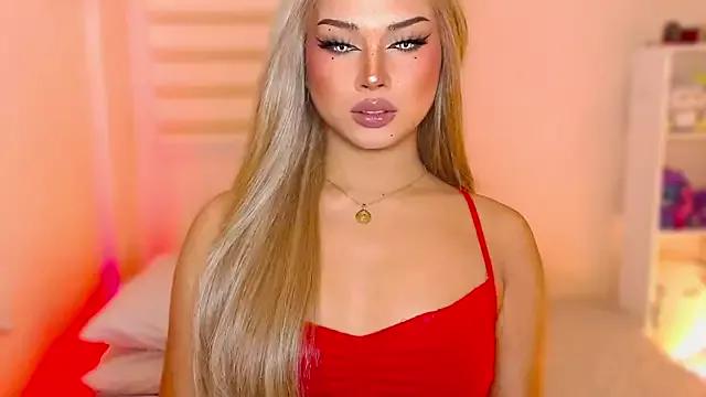 Discover our girls online shows and discover the company of countless livestreamers, with stunning shapes, sex toys and more.