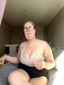 Discover our girls online shows and discover the company of countless livestreamers, with stunning shapes, sex toys and more.