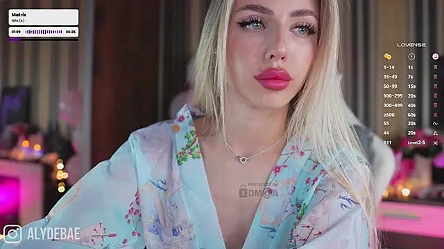 Discover our girls online shows and discover the company of countless livestreamers, with stunning shapes, sex toys and more.