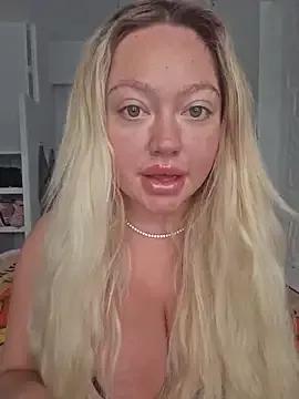 Discover our girls online shows and discover the company of countless livestreamers, with stunning shapes, sex toys and more.