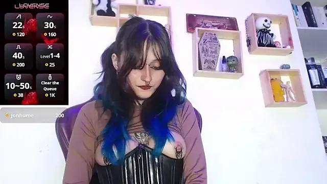 Discover our girls online shows and discover the company of countless livestreamers, with stunning shapes, sex toys and more.