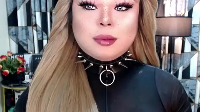 Discover our girls online shows and discover the company of countless livestreamers, with stunning shapes, sex toys and more.
