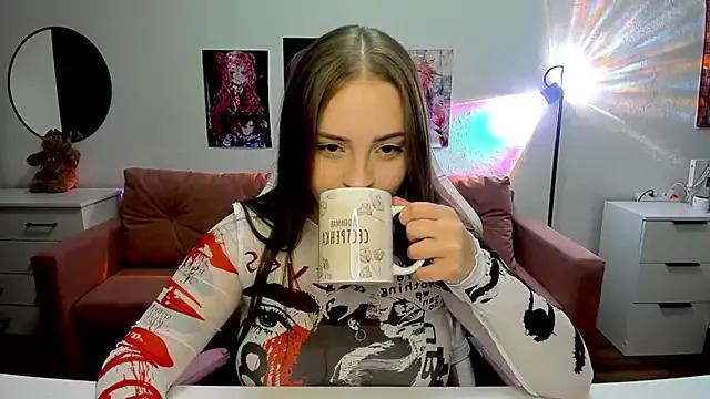 Discover our girls online shows and discover the company of countless livestreamers, with stunning shapes, sex toys and more.