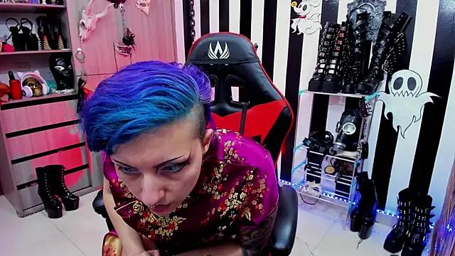 Discover our girls online shows and discover the company of countless livestreamers, with stunning shapes, sex toys and more.