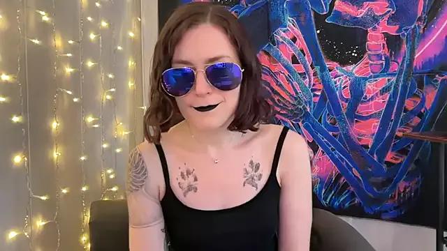 Discover our girls online shows and discover the company of countless livestreamers, with stunning shapes, sex toys and more.