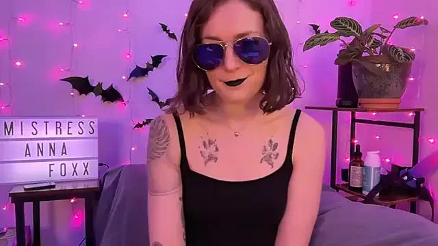 mistressannafoxx from StripChat is Freechat