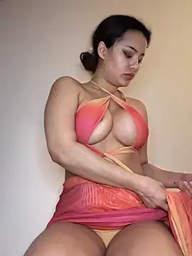 Discover our girls online shows and discover the company of countless livestreamers, with stunning shapes, sex toys and more.