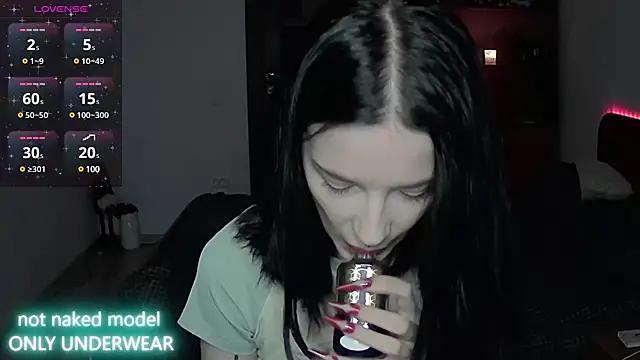 Discover our girls online shows and discover the company of countless livestreamers, with stunning shapes, sex toys and more.