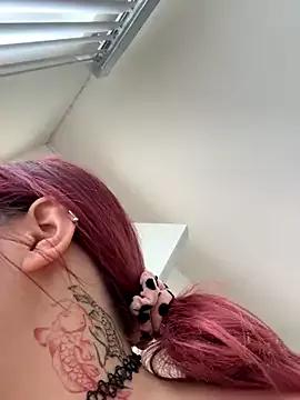 Discover our girls online shows and discover the company of countless livestreamers, with stunning shapes, sex toys and more.