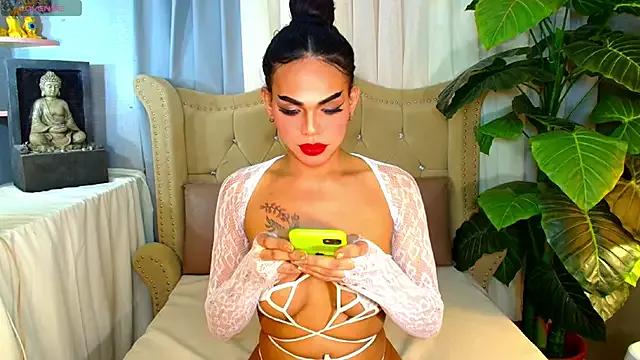 MochaliciousTransOnTop from StripChat is Freechat
