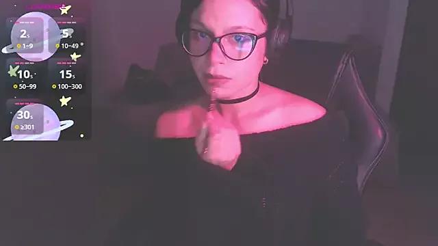 Discover our girls online shows and discover the company of countless livestreamers, with stunning shapes, sex toys and more.