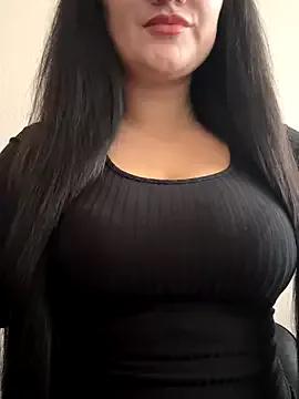 Discover our girls online shows and discover the company of countless livestreamers, with stunning shapes, sex toys and more.