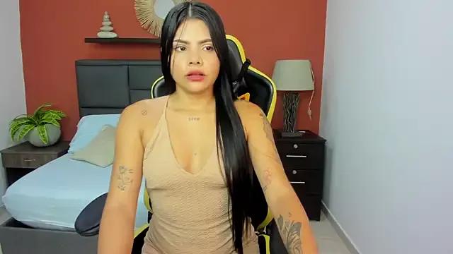 Discover our girls online shows and discover the company of countless livestreamers, with stunning shapes, sex toys and more.