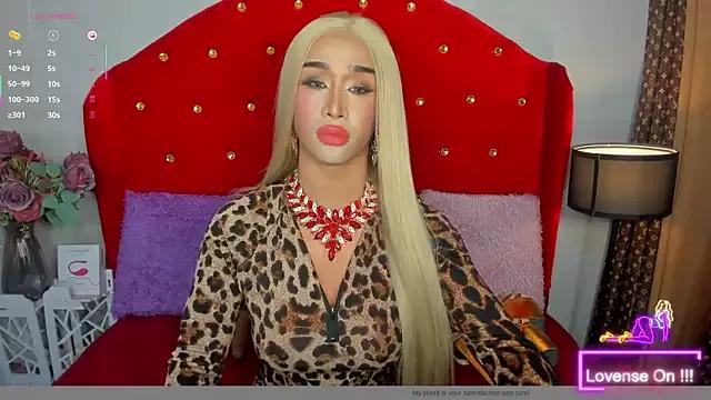 MollyAbundance from StripChat is Freechat