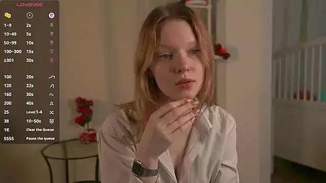 MollyBushh from StripChat is Freechat