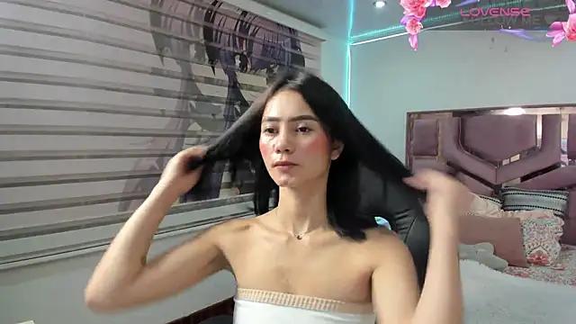 Discover our girls online shows and discover the company of countless livestreamers, with stunning shapes, sex toys and more.