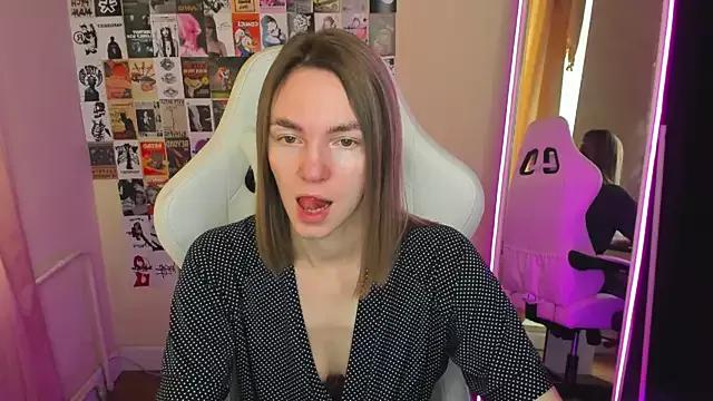 MollyDevvon from StripChat is Freechat