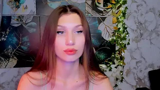 Discover our girls online shows and discover the company of countless livestreamers, with stunning shapes, sex toys and more.