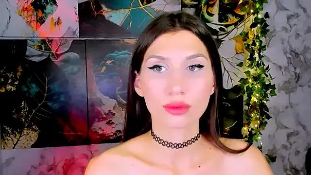 Discover our girls online shows and discover the company of countless livestreamers, with stunning shapes, sex toys and more.