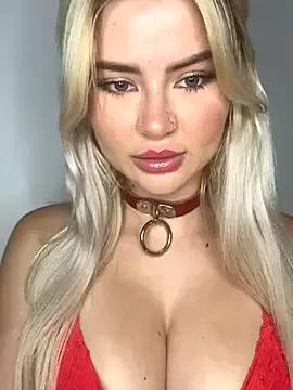 Discover our girls online shows and discover the company of countless livestreamers, with stunning shapes, sex toys and more.
