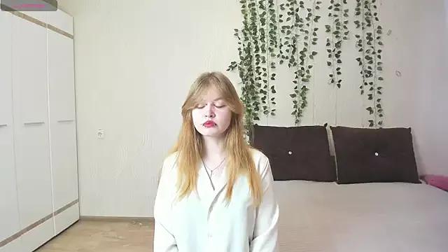 MollyMares from StripChat is Freechat