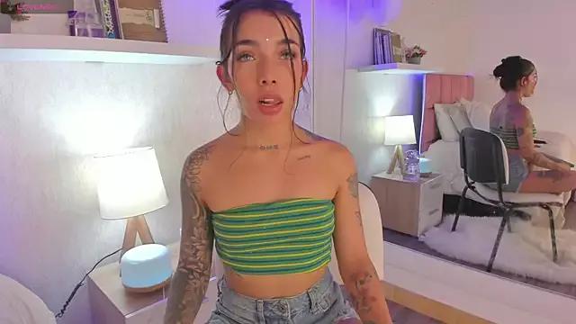 Discover our girls online shows and discover the company of countless livestreamers, with stunning shapes, sex toys and more.