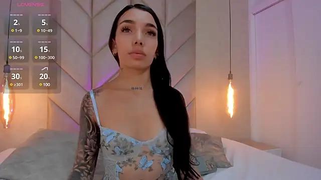 Discover our girls online shows and discover the company of countless livestreamers, with stunning shapes, sex toys and more.