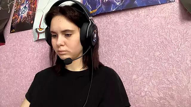 Discover our girls online shows and discover the company of countless livestreamers, with stunning shapes, sex toys and more.