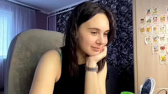 Discover our girls online shows and discover the company of countless livestreamers, with stunning shapes, sex toys and more.