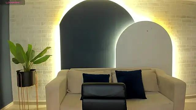 Discover our girls online shows and discover the company of countless livestreamers, with stunning shapes, sex toys and more.