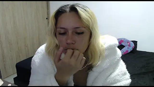 MommyMiaWs from StripChat