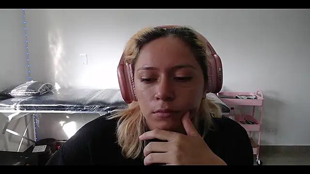 MommyMiaWs from StripChat