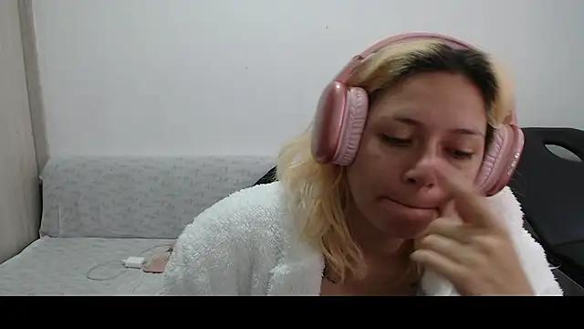 MommyMiaWs from StripChat