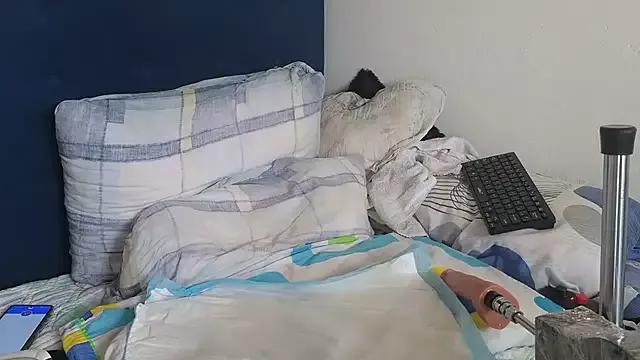 mommysarax from StripChat