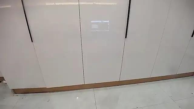 Momo-2580 webcams show profile image 