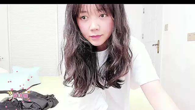 momo-small from StripChat