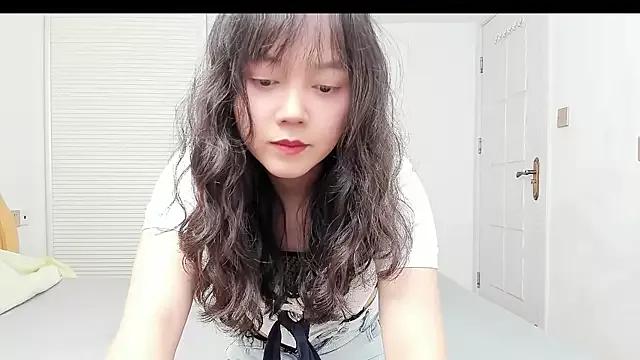 momo-small from StripChat