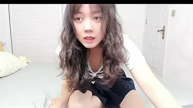 momo-small from StripChat