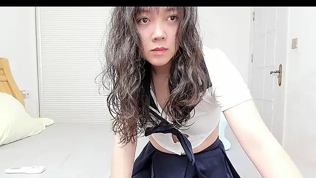 momo-small from StripChat