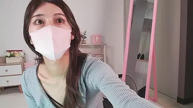 MOMO_momo_xoxo from StripChat