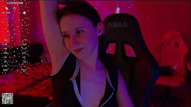 Discover our girls online shows and discover the company of countless livestreamers, with stunning shapes, sex toys and more.