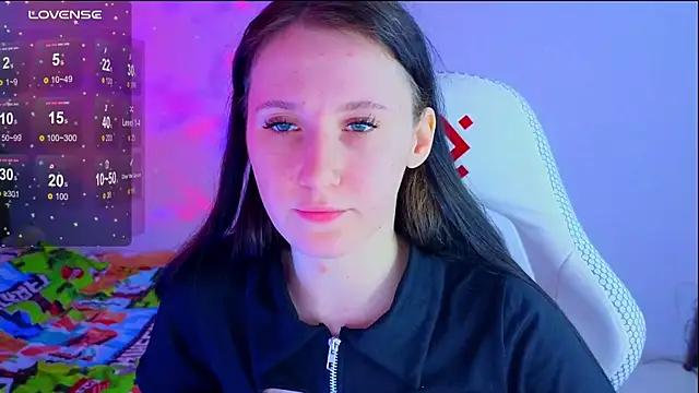 Discover our girls online shows and discover the company of countless livestreamers, with stunning shapes, sex toys and more.