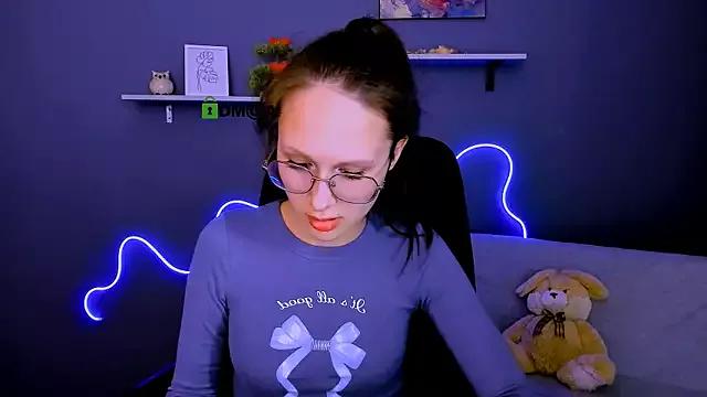 mona_cloud from StripChat is Freechat