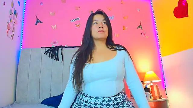 Discover our girls online shows and discover the company of countless livestreamers, with stunning shapes, sex toys and more.