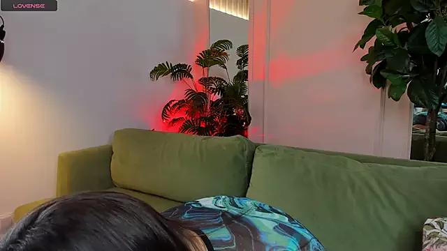 Discover our girls online shows and discover the company of countless livestreamers, with stunning shapes, sex toys and more.