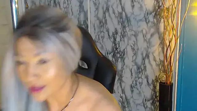 Discover our girls online shows and discover the company of countless livestreamers, with stunning shapes, sex toys and more.