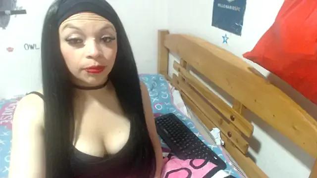 Discover our girls online shows and discover the company of countless livestreamers, with stunning shapes, sex toys and more.