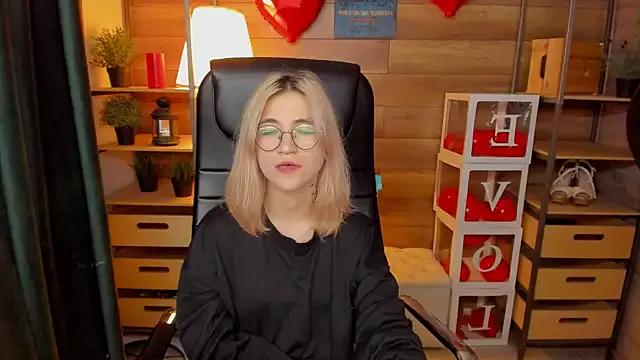 Moon13152 from StripChat