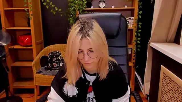 Moon13152 from StripChat